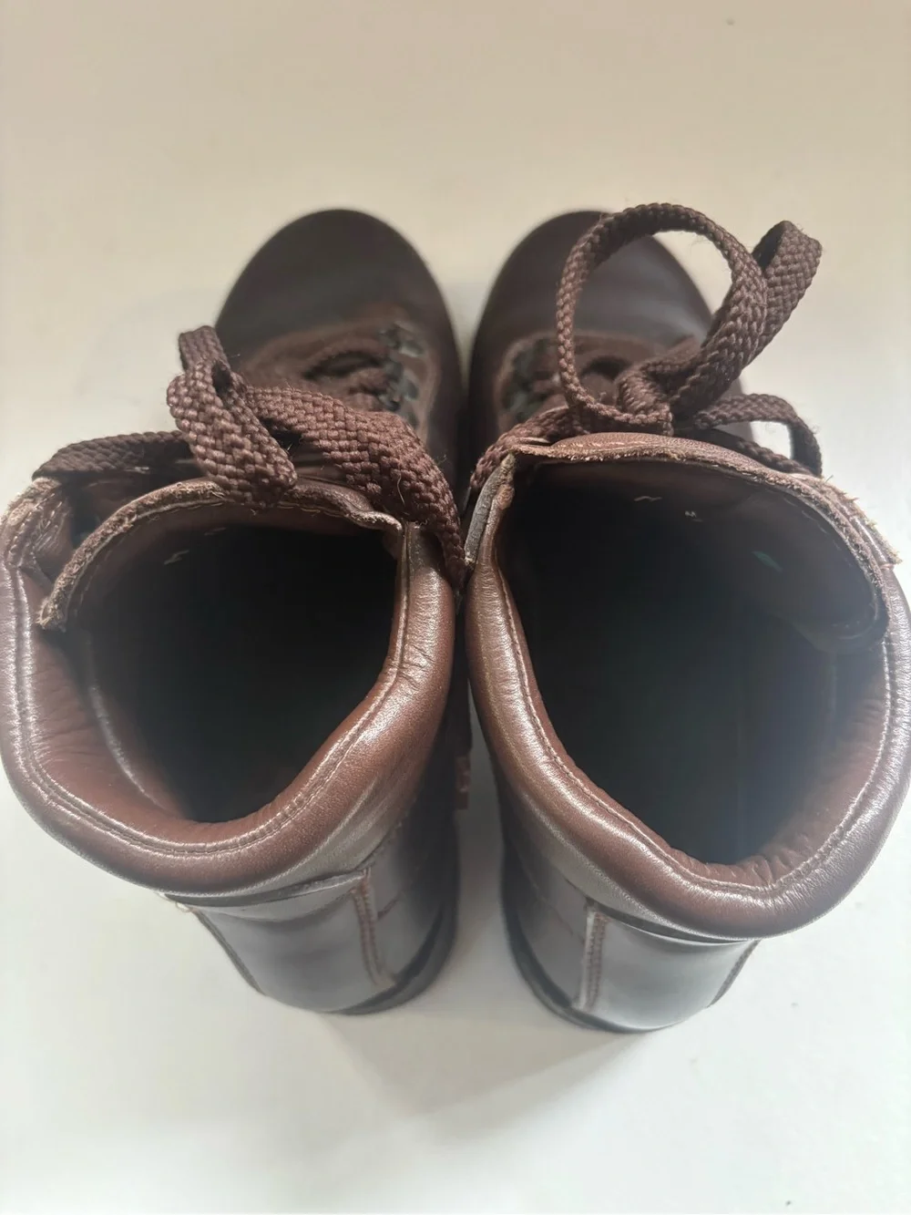 L.L.Bean hiking boots brown leather vibram sole size 8